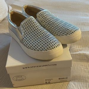 Steve Madden silver sneaker/slip on